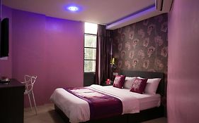 Oyo 176 Hotel Q Inn  2*
